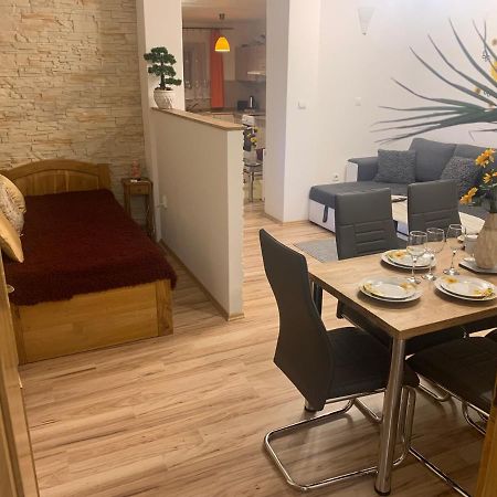 Apartman Slunecnice S Terasou Ceske Budejovice Exteriör bild